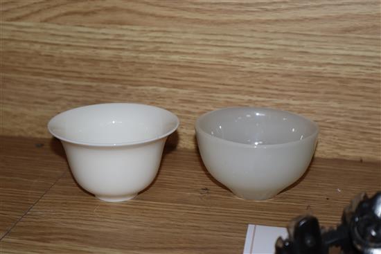 A Chinese Canton famille rose pedestal stem bowl, late Qing dynasty diameter 19cm